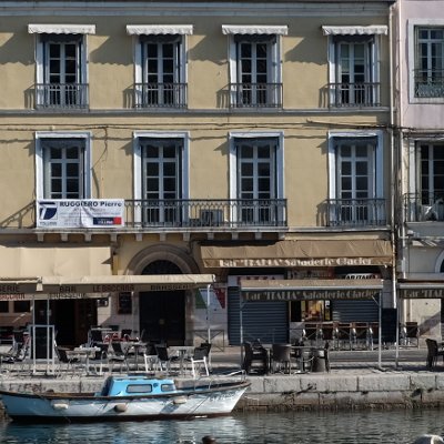 Sète, nouvelle ville rose interdite aux chiants